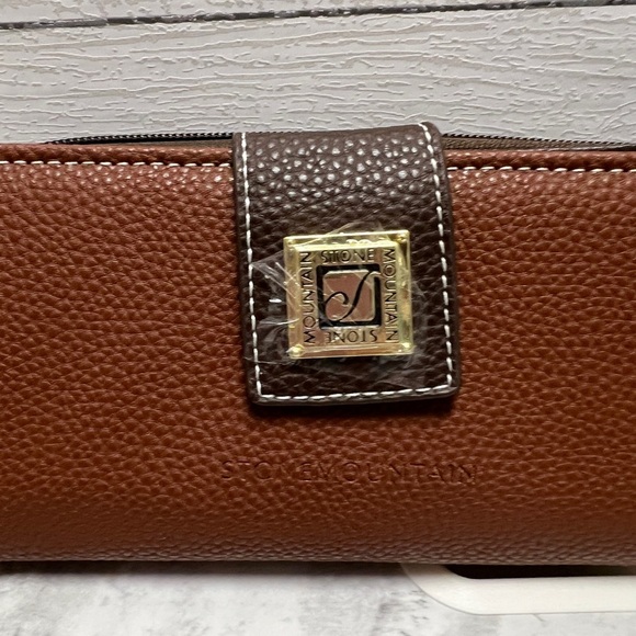 Stone Mountain Wallet NWOT Brown and Tan - Picture 2 of 7